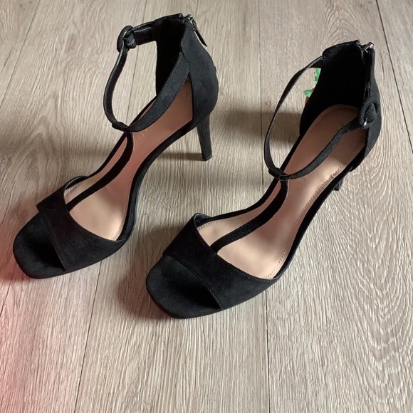 Kelly & Katie Conradd 8M New - Picture 9 of 15